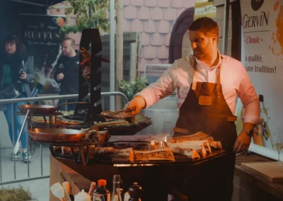 Photo d'une plancha en action avec Julien Lapraille - location - plancha MWD